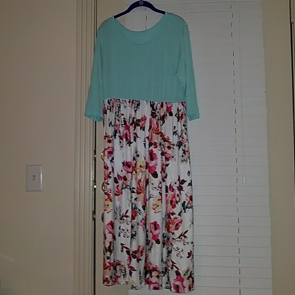 NWOT - Floral Dress